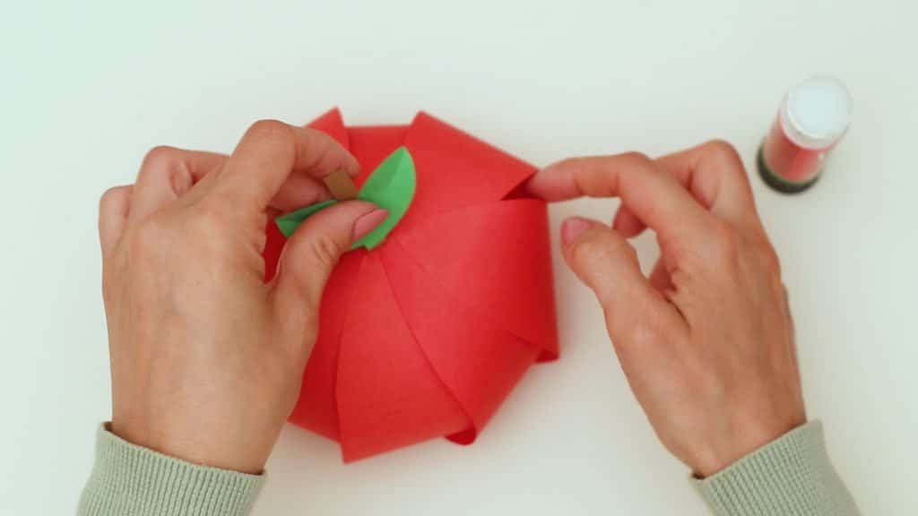 Easy DiY Paper Apple Craft for Kids - Simple Mom Project