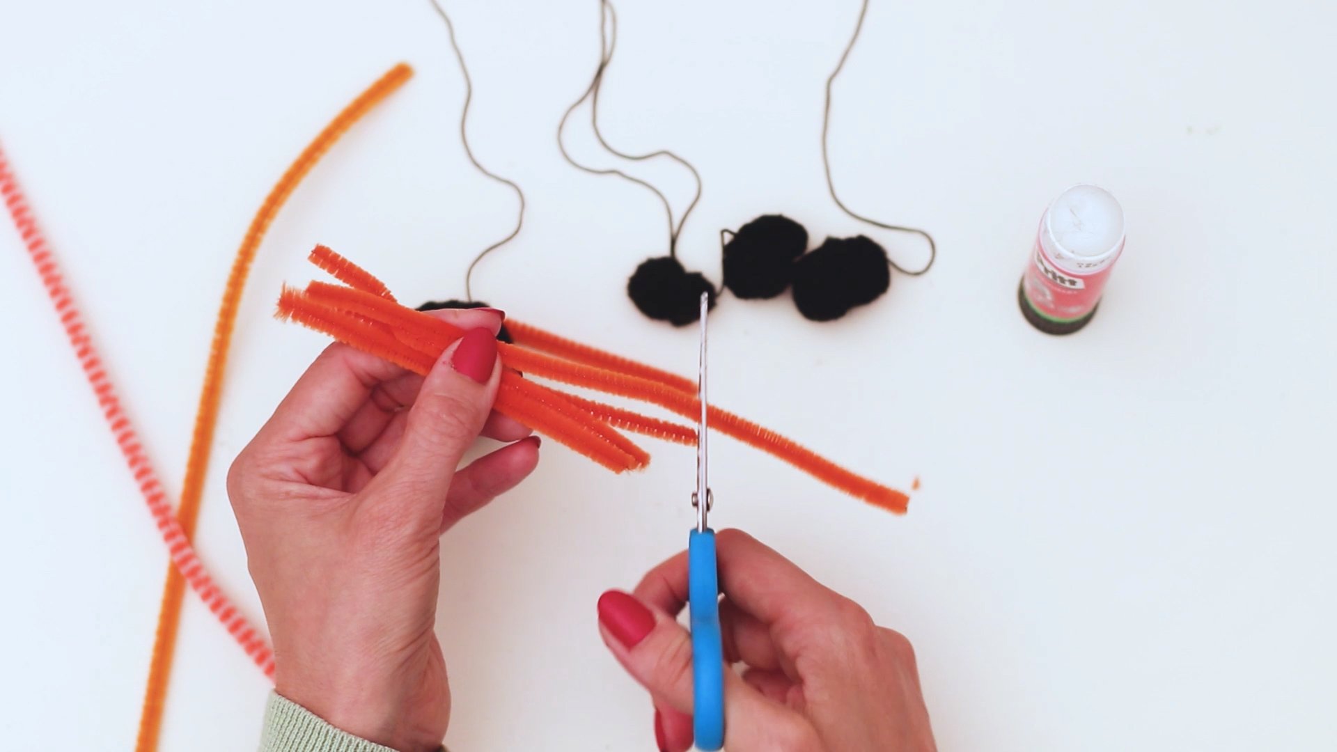 Easy Diy Fall Spider Craft for Kids of all ages including preschoolers and toddlers