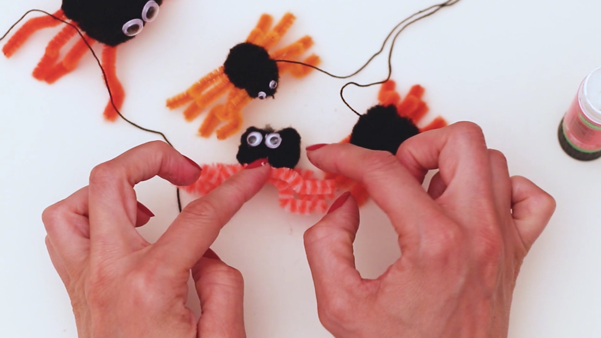 Easy Diy Fall Spider Craft for Kids of all ages including preschoolers and toddlers