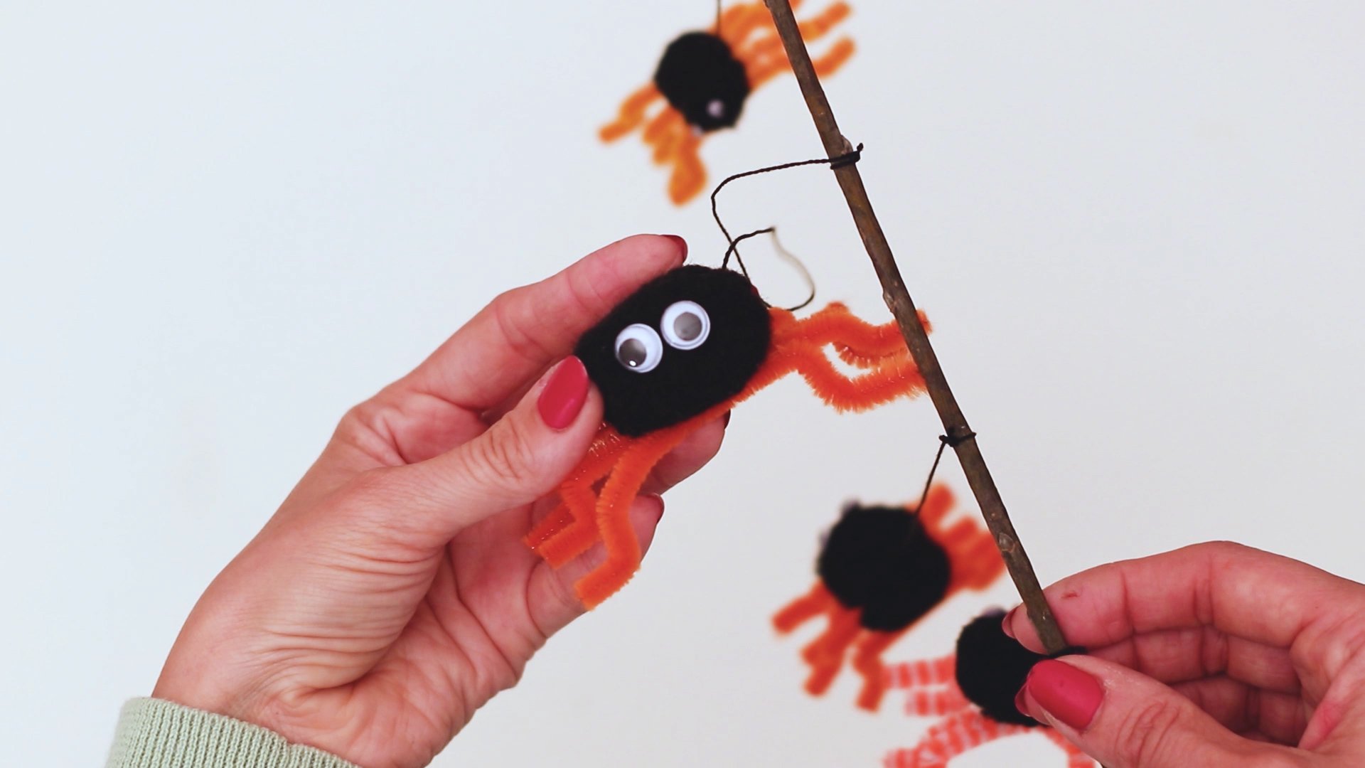 Easy Diy Fall Spider Craft for Kids of all ages including preschoolers and toddlers