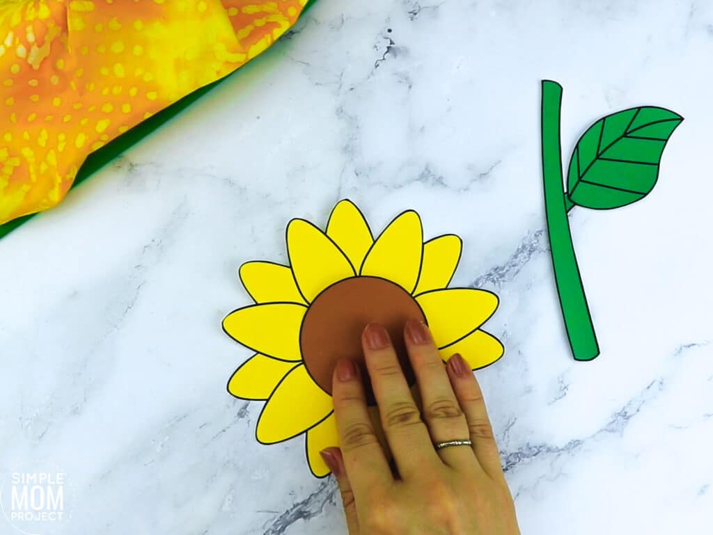 Free Printable Sunflower Flower Craft template for kids, Sunflower craft for toddlers and Sunflower craft for kindergartners