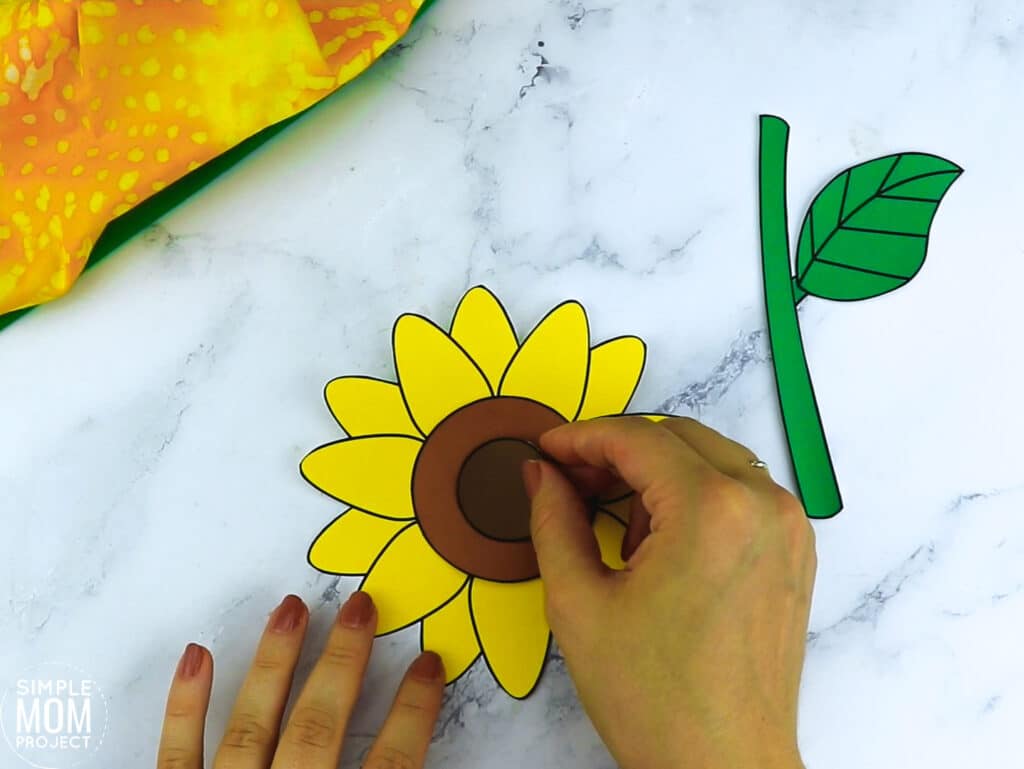 Free Printable Sunflower Flower Craft template for kids, Sunflower craft for toddlers and Sunflower craft for kindergartners