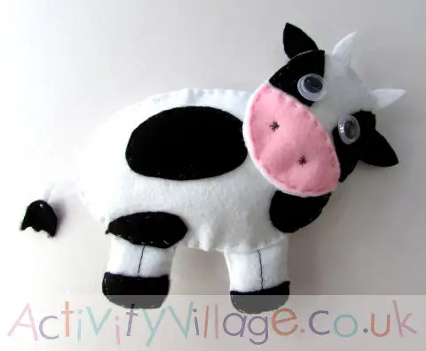 Cute Cow Crafts and cow Activity to build fine motor skills farm crafts farm theme kindergartner, kids, elementary, toddler 16